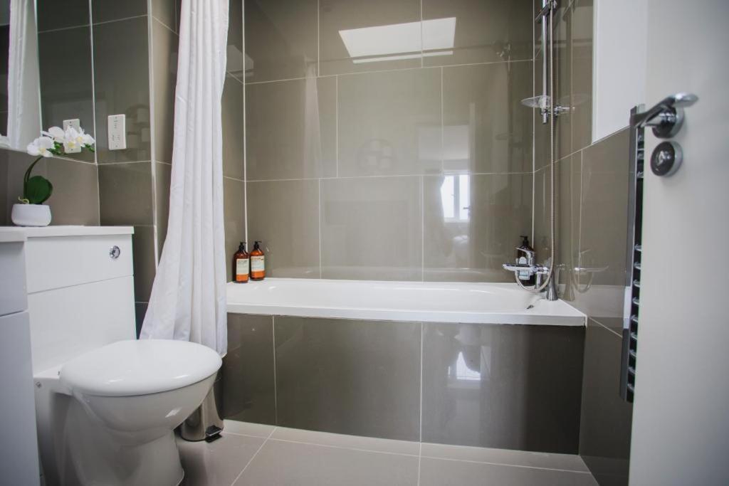 Penthouse At Chelsea Cloisters Hotel ลอนดอน ภายนอก รูปภาพ